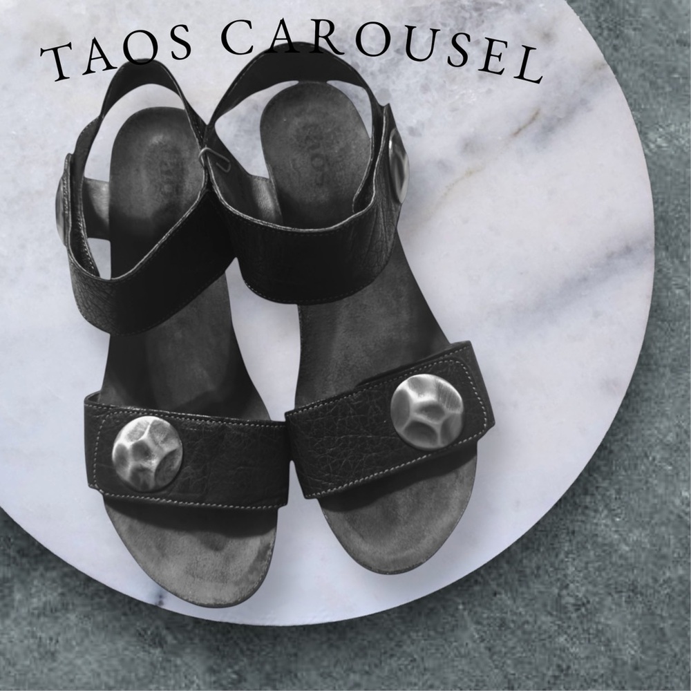 🌸Taos Carousel 3 Wedge Sandals Black Leather Ankle Strap 𝐒𝐢𝐥𝐯𝐞𝐫 𝐦𝐞𝐝𝐚𝐥𝐥𝐢𝐨𝐧𝐬